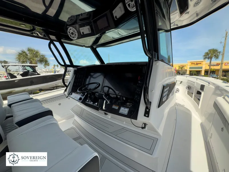 Slide: The Image of Blackfin 400 CC 2024 - 61