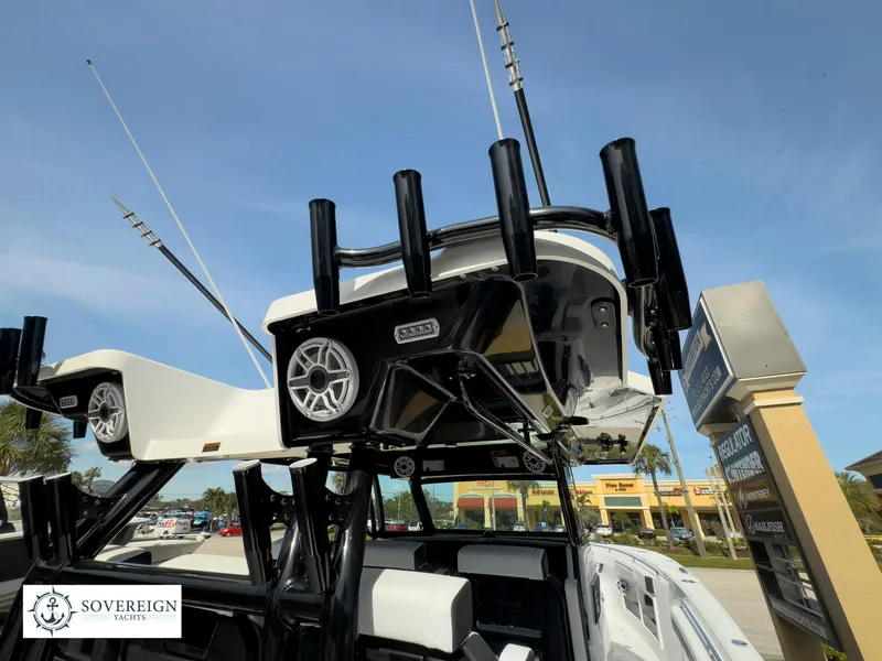 Slide: The Image of Blackfin 400 CC 2024 - 66