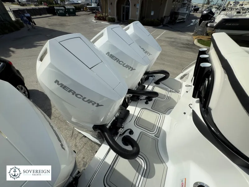 Slide: The Image of Blackfin 400 CC 2024 - 71