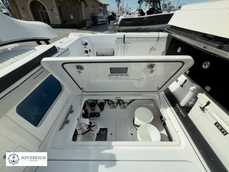 Slide: The Image of Blackfin 400 CC 2024 - 75