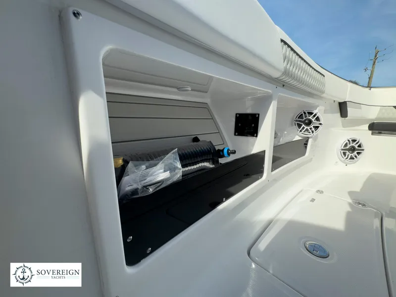 Slide: The Image of Blackfin 400 CC 2024 - 80