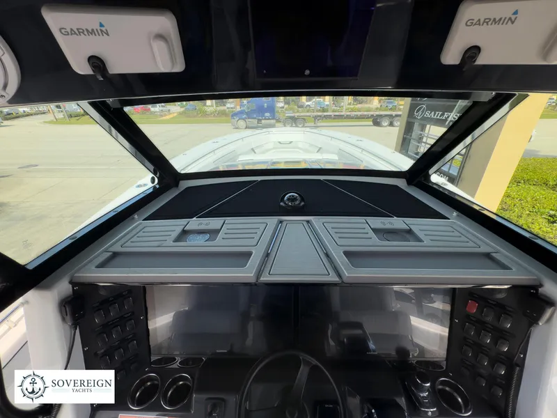 Slide: The Image of Blackfin 400 CC 2024 - 82