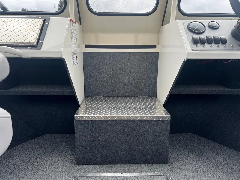 Slide: The Image of 2024 Thunder Jet 21 Chinook OS boat interior with diamond plate step and control panel. - 10