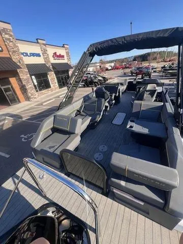 Slide: The Image of Manitou EXPLORE 24 NAVIGATOR W/250HP 2024 - 10