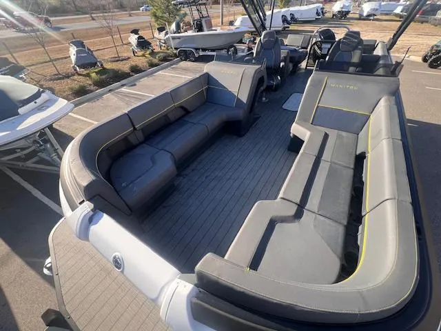 Slide: The Image of Manitou EXPLORE 24 NAVIGATOR W/250HP 2024 - 9