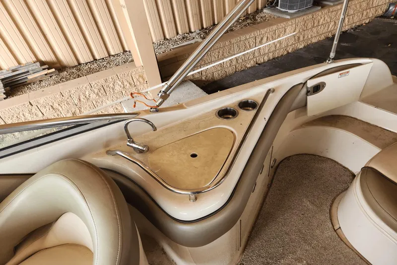 Slide: The Image of Sea Ray 240 Sundeck 2005 - 12