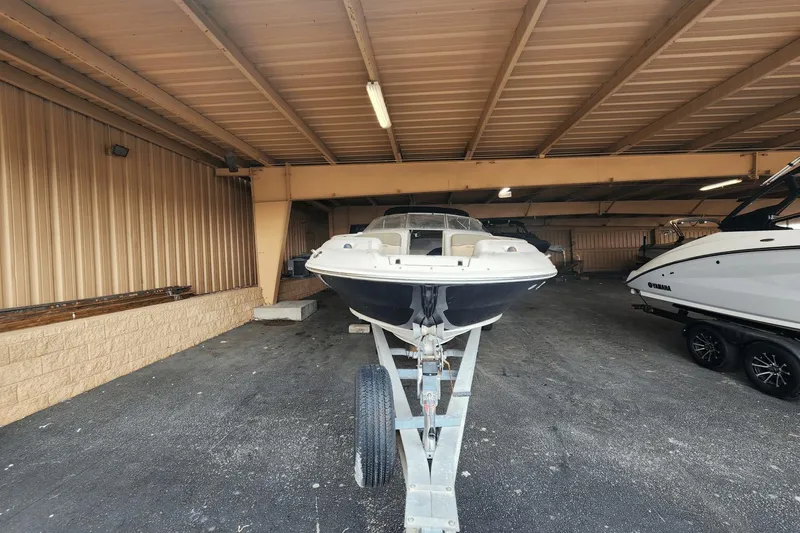 Slide: The Image of Sea Ray 240 Sundeck 2005 - 3