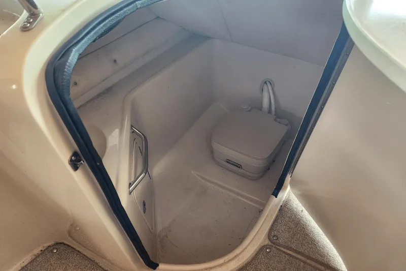 Slide: The Image of Sea Ray 240 Sundeck 2005 - 8