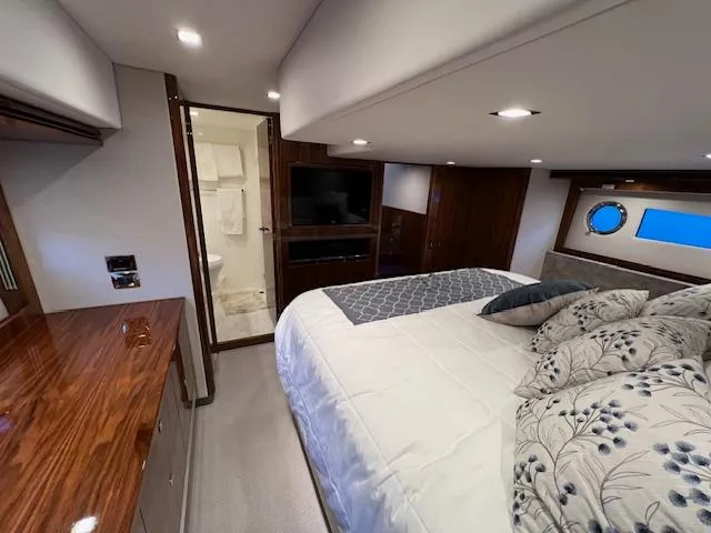 Slide: The Image of Riviera 5400 Sport Yacht 2020 - 50