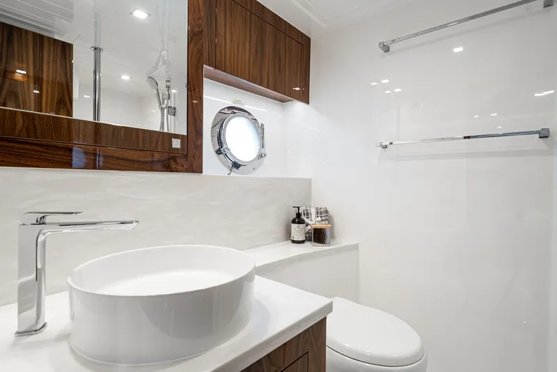 Slide: The Image of Riviera 5400 Sport Yacht 2020 - 51