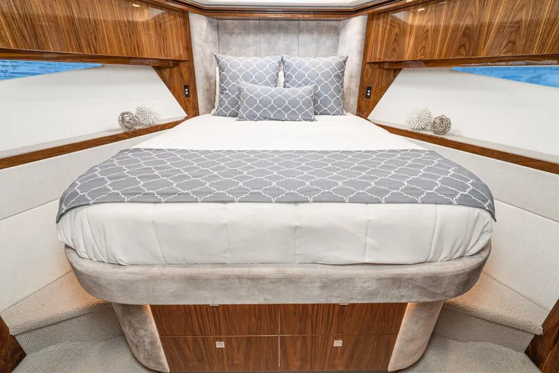 Slide: The Image of Riviera 5400 Sport Yacht 2020 - 54