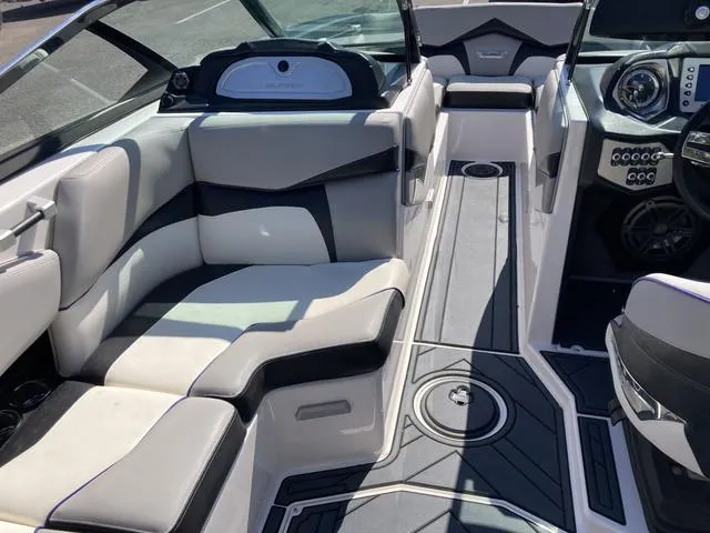 Slide: The Image of 2016 Supra SA 400 boat interior with modern seating and dashboard. - 10