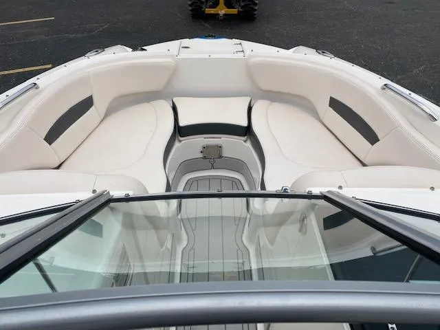 Slide: The Image of 2018 Chaparral 224 Sunesta boat with spacious bow seating. - 24