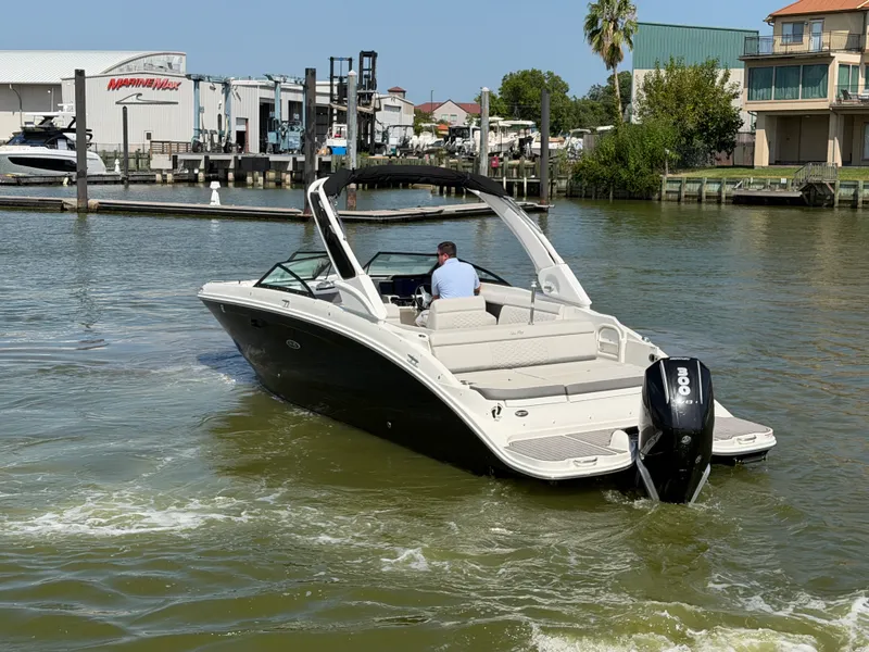 Slide: The Image of Sea Ray 270 SDX OB 2024 - 20