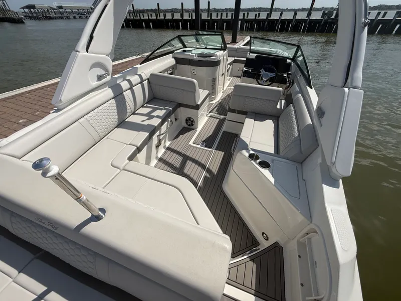 Slide: The Image of Sea Ray 270 SDX OB 2024 - 29