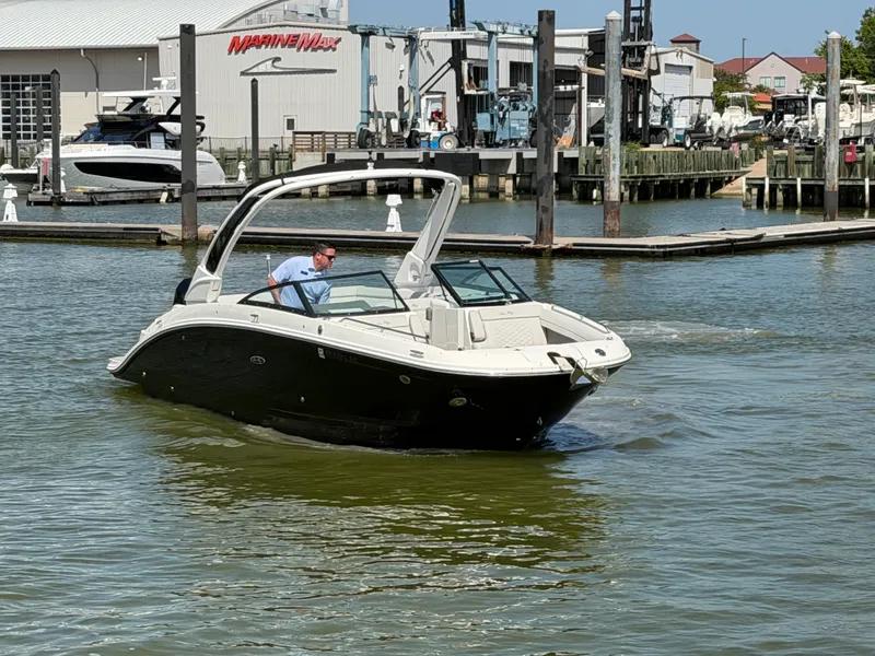 Slide: The Image of Sea Ray 270 SDX OB 2024 - 13