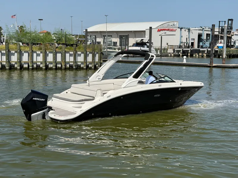 Slide: The Image of Sea Ray 270 SDX OB 2024 - 18