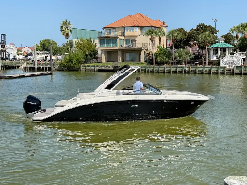 Slide: The Image of Sea Ray 270 SDX OB 2024 - 5