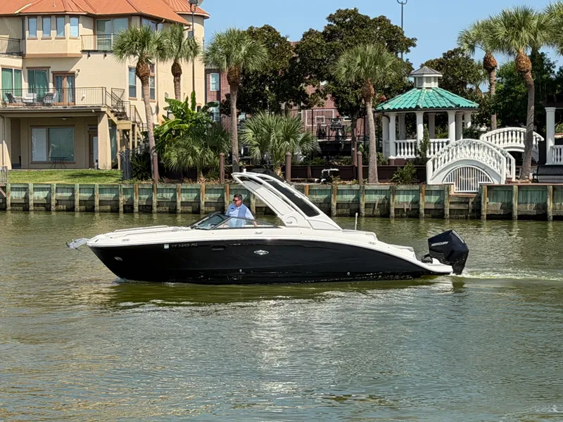 Slide: The Image of Sea Ray 270 SDX OB 2024 - 7