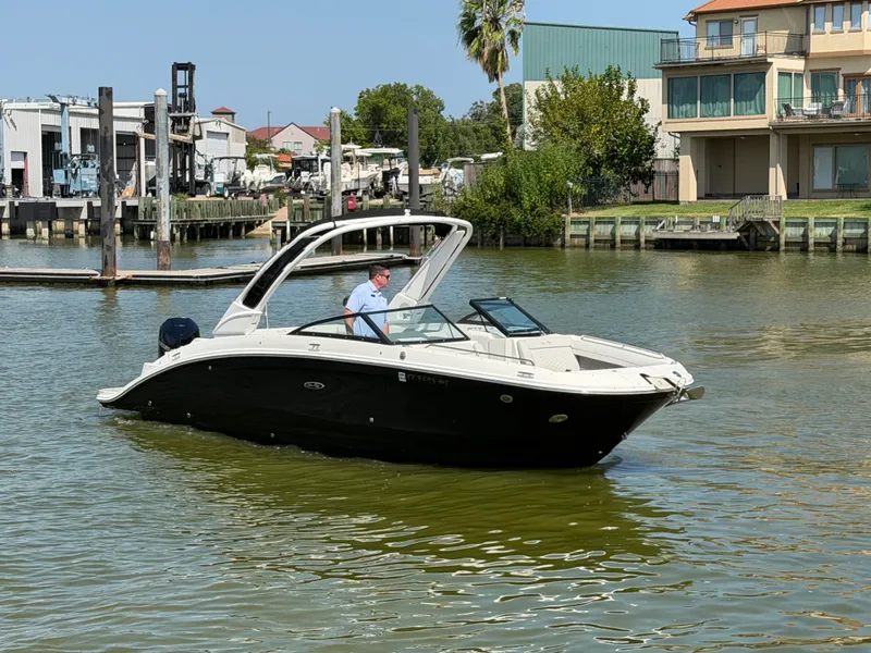 Slide: The Image of Sea Ray 270 SDX OB 2024 - 3