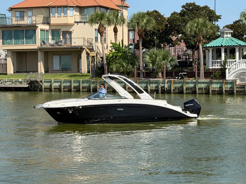 Slide: The Image of Sea Ray 270 SDX OB 2024 - 8