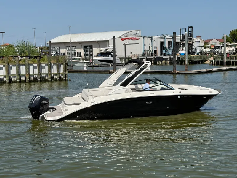 Slide: The Image of Sea Ray 270 SDX OB 2024 - 17