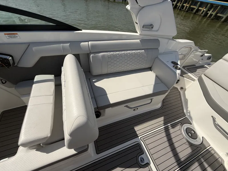 Slide: The Image of Sea Ray 270 SDX OB 2024 - 26
