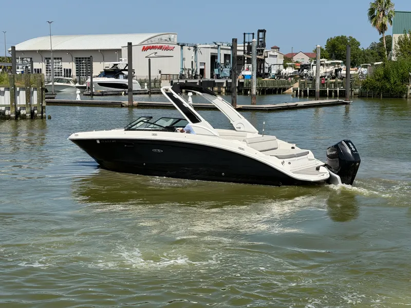 Slide: The Image of Sea Ray 270 SDX OB 2024 - 21
