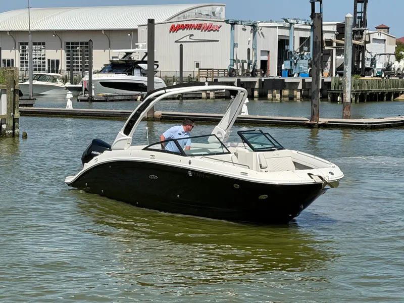 Slide: The Image of Sea Ray 270 SDX OB 2024 - 14