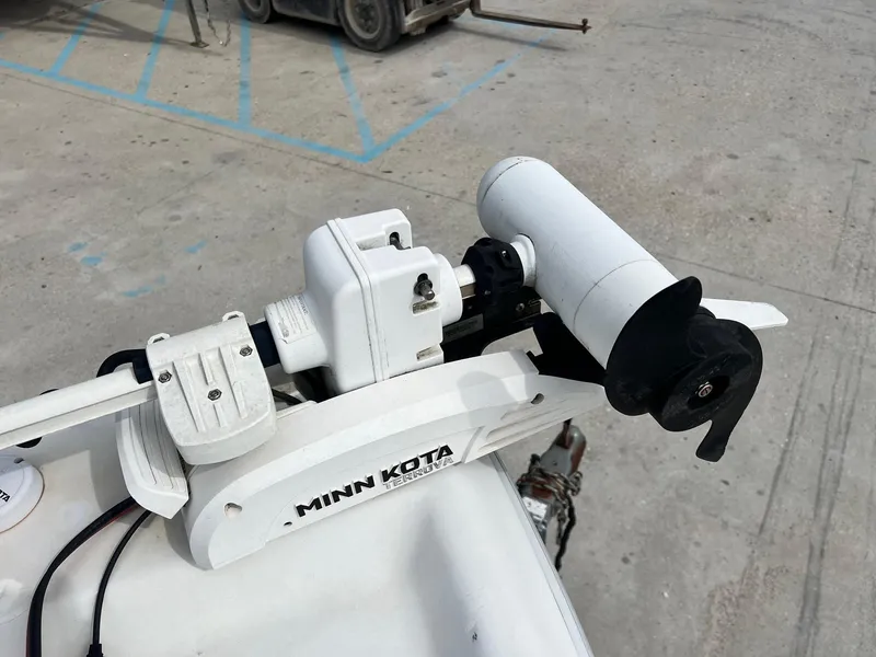 Slide: The Image of Minn Kota trolling motor on a 2001 Fishmaster 19 boat. - 9