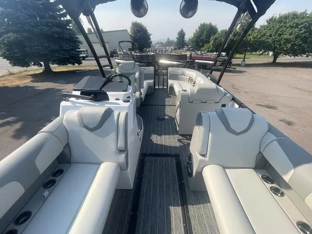 Slide: The Image of Montara 23' SURF BOSS 2.0 CW 2022 - 10