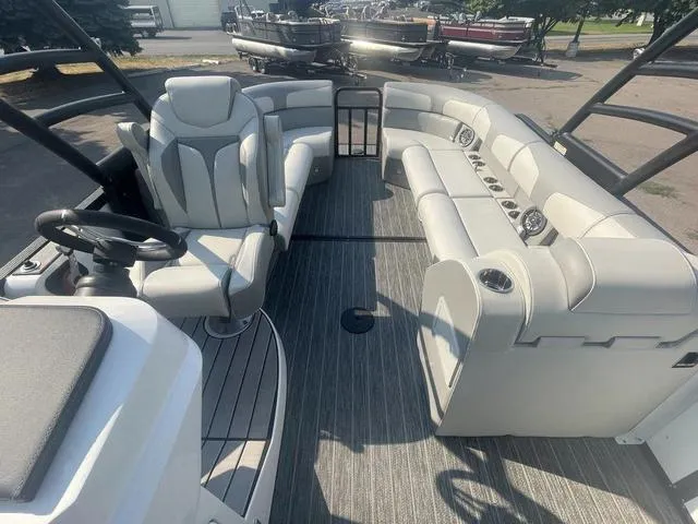 Slide: The Image of Montara 23' SURF BOSS 2.0 CW 2022 - 11