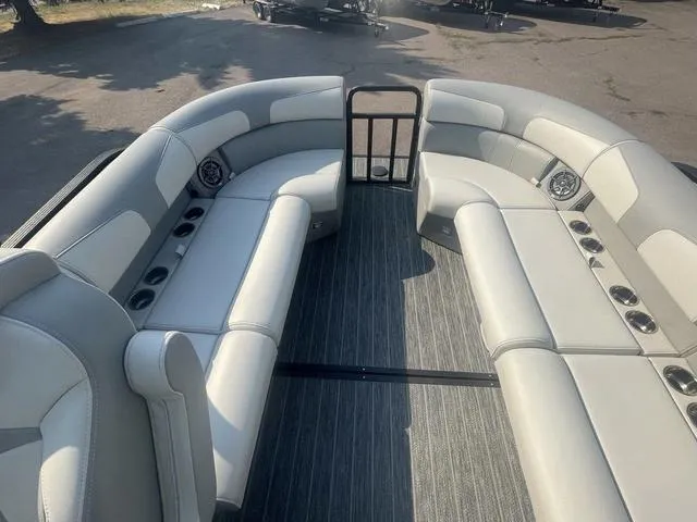 Slide: The Image of Montara 23' SURF BOSS 2.0 CW 2022 - 12