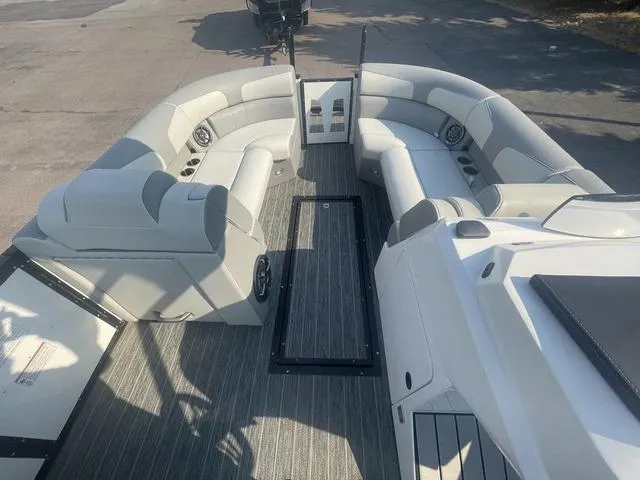 Slide: The Image of Montara 23' SURF BOSS 2.0 CW 2022 - 15