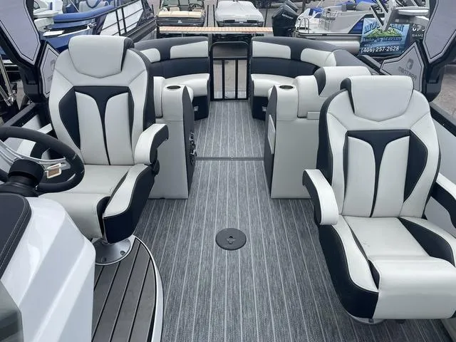 Slide: The Image of Montara 25' SURF BOSS 2.0 CW 2023 - 11