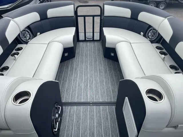 Slide: The Image of Montara 25' SURF BOSS 2.0 CW 2023 - 12