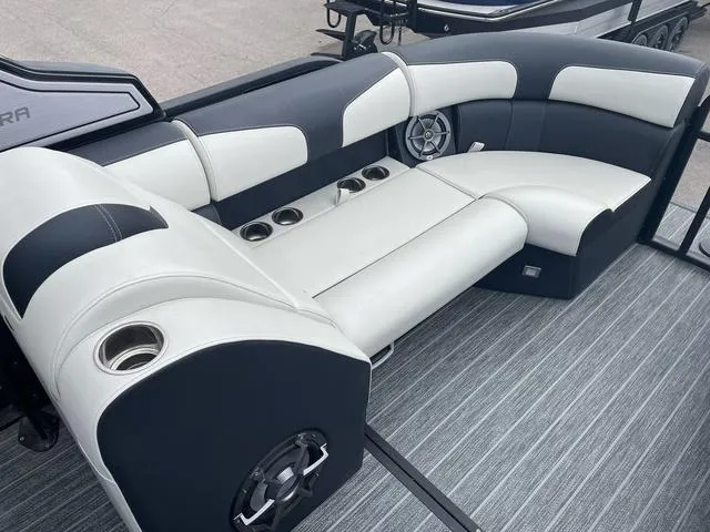 Slide: The Image of Montara 25' SURF BOSS 2.0 CW 2023 - 13