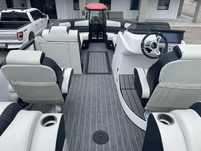 Slide: The Image of Montara 25' SURF BOSS 2.0 CW 2023 - 15