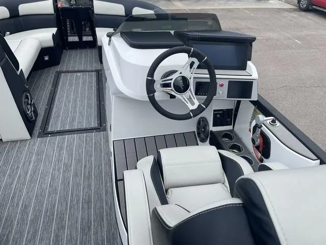 Slide: The Image of Montara 25' SURF BOSS 2.0 CW 2023 - 16