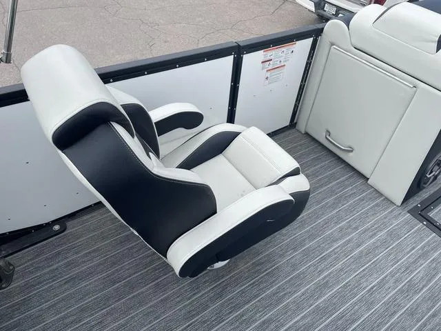 Slide: The Image of Montara 25' SURF BOSS 2.0 CW 2023 - 17