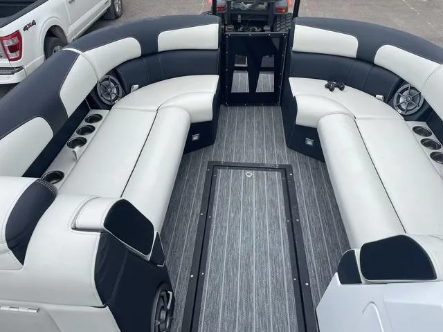 Slide: The Image of Montara 25' SURF BOSS 2.0 CW 2023 - 18