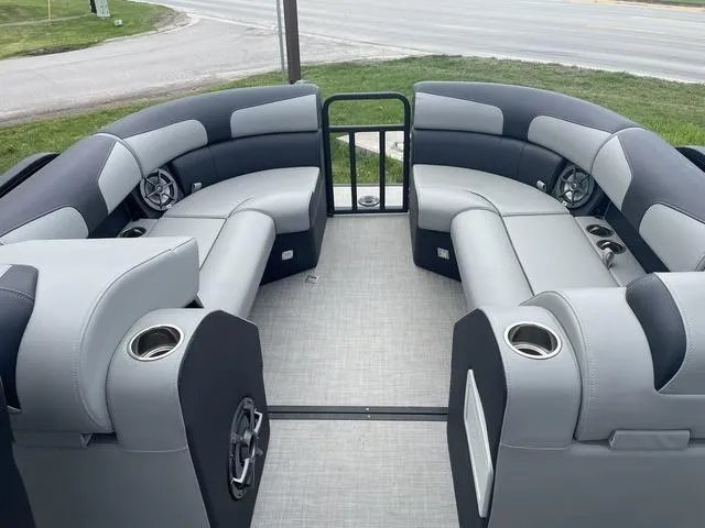 Slide: The Image of Montara BASE SURF BOSS 25' 2024 - 10