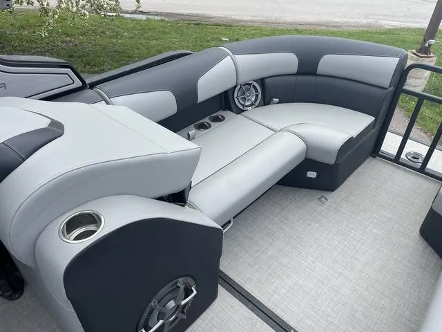 Slide: The Image of Montara BASE SURF BOSS 25' 2024 - 11