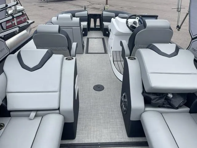 Slide: The Image of Montara BASE SURF BOSS 25' 2024 - 13