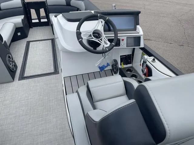 Slide: The Image of Montara BASE SURF BOSS 25' 2024 - 15