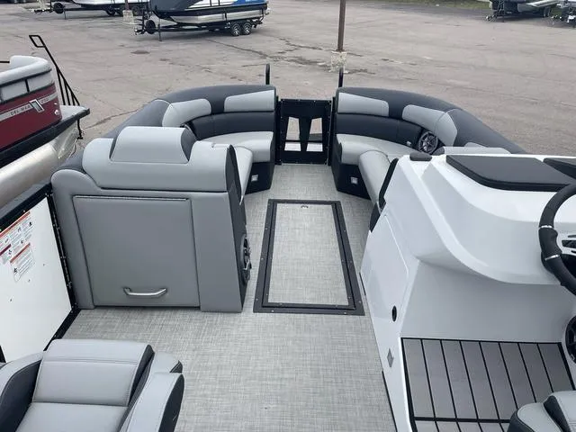 Slide: The Image of Montara BASE SURF BOSS 25' 2024 - 16