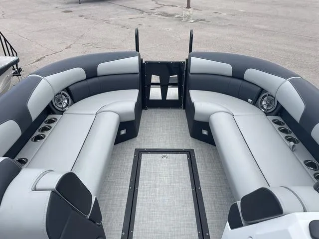 Slide: The Image of Montara BASE SURF BOSS 25' 2024 - 17