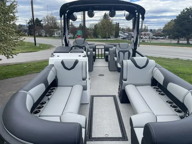 Slide: The Image of Montara BASE SURF BOSS 25' 2024 - 6