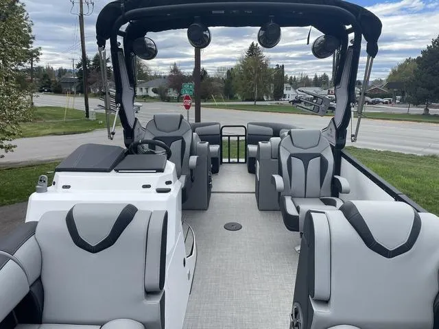 Slide: The Image of Montara BASE SURF BOSS 25' 2024 - 7