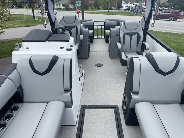 Slide: The Image of Montara BASE SURF BOSS 25' 2024 - 8